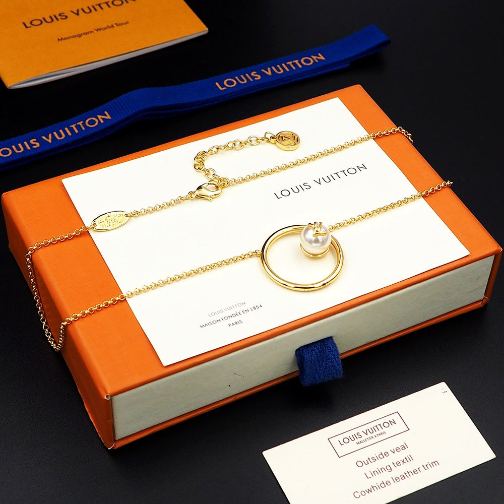 18K Louis Vuitton Eclipse Pearls Necklace