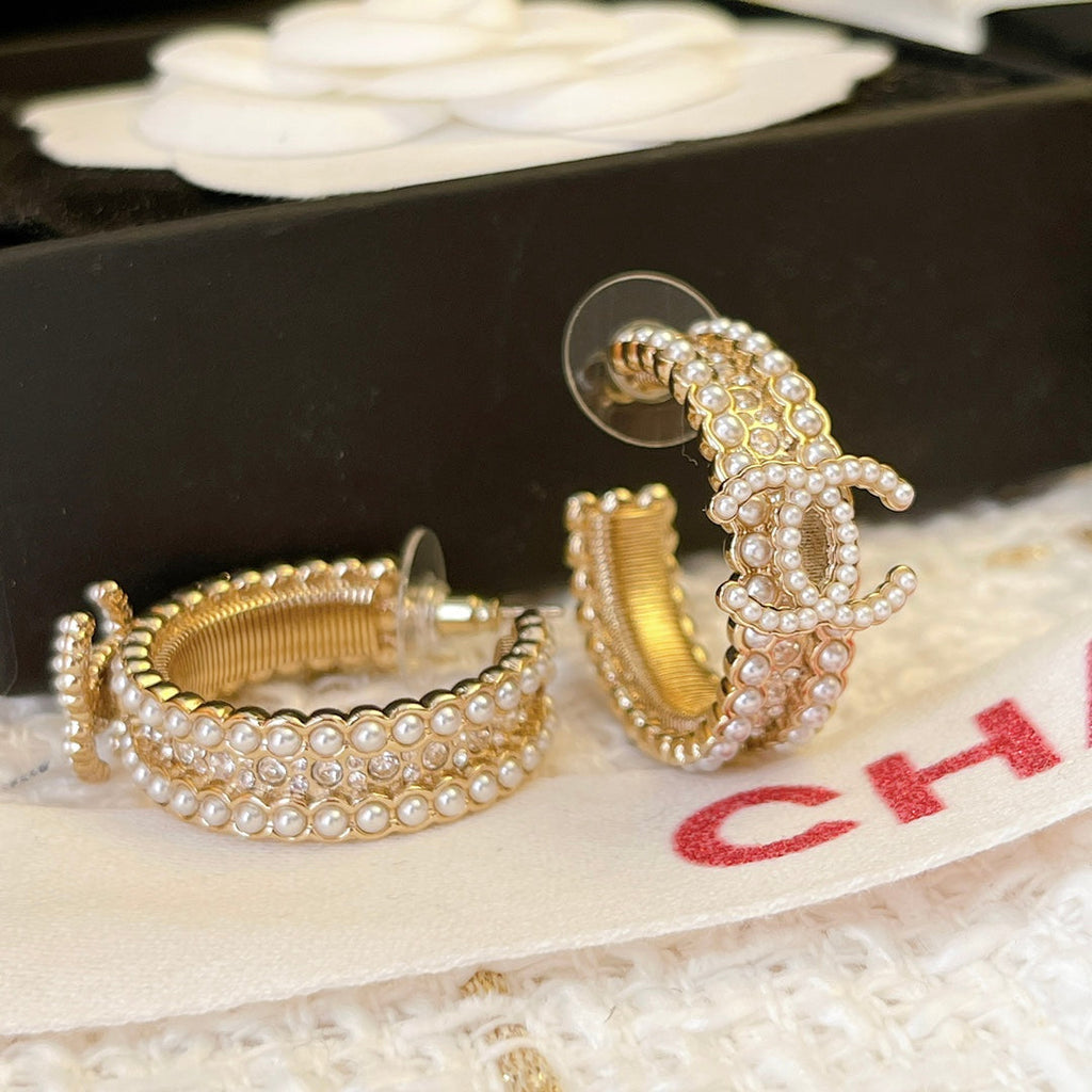 18K  Chanel Pearls Earrings