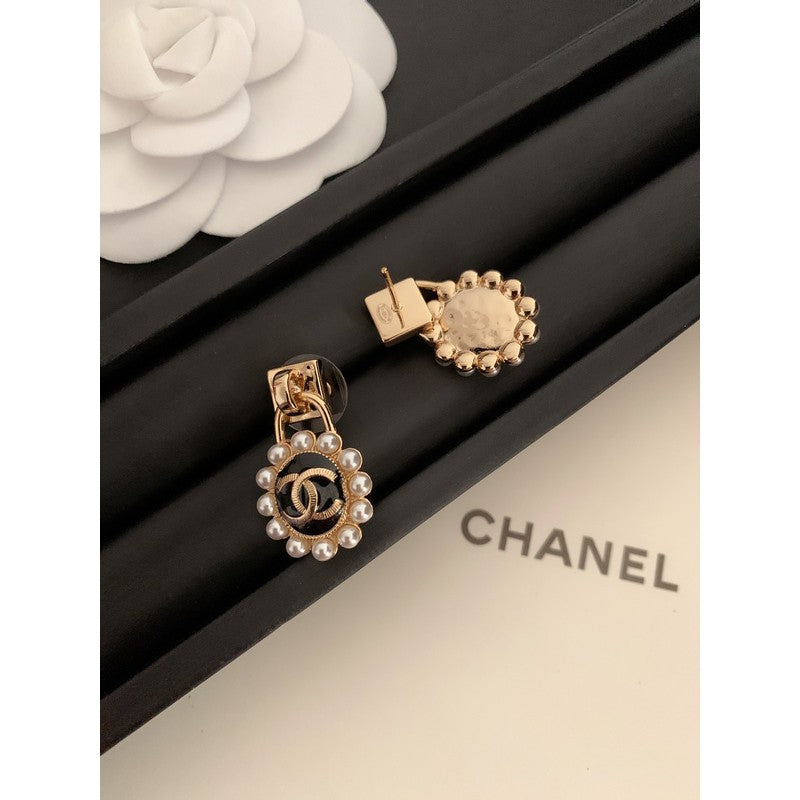 18K  Chanel Pearl Earrings