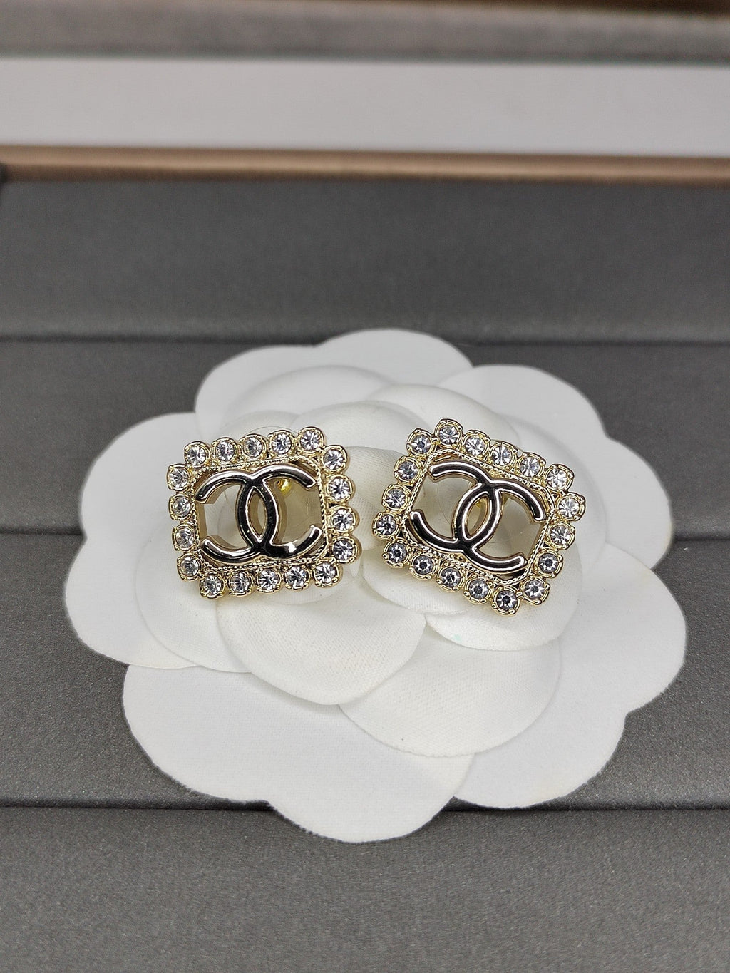 18K  Chanel Diamonds Earrings