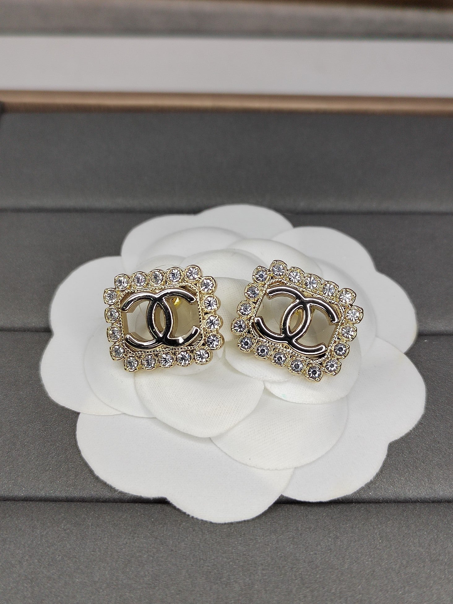 18K  Chanel Diamonds Earrings