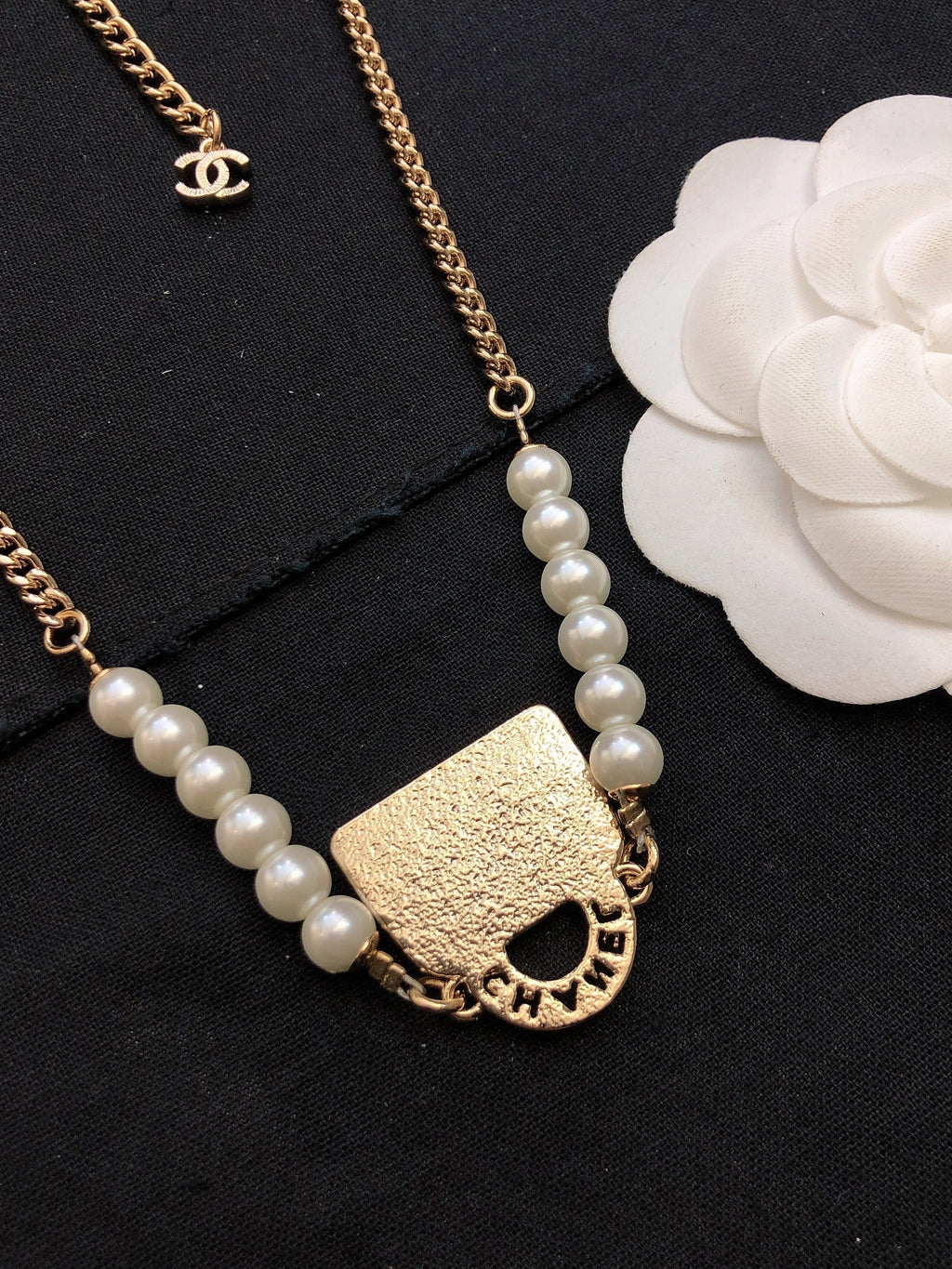 18K  Chanel Pearls Bag Pendant Necklace