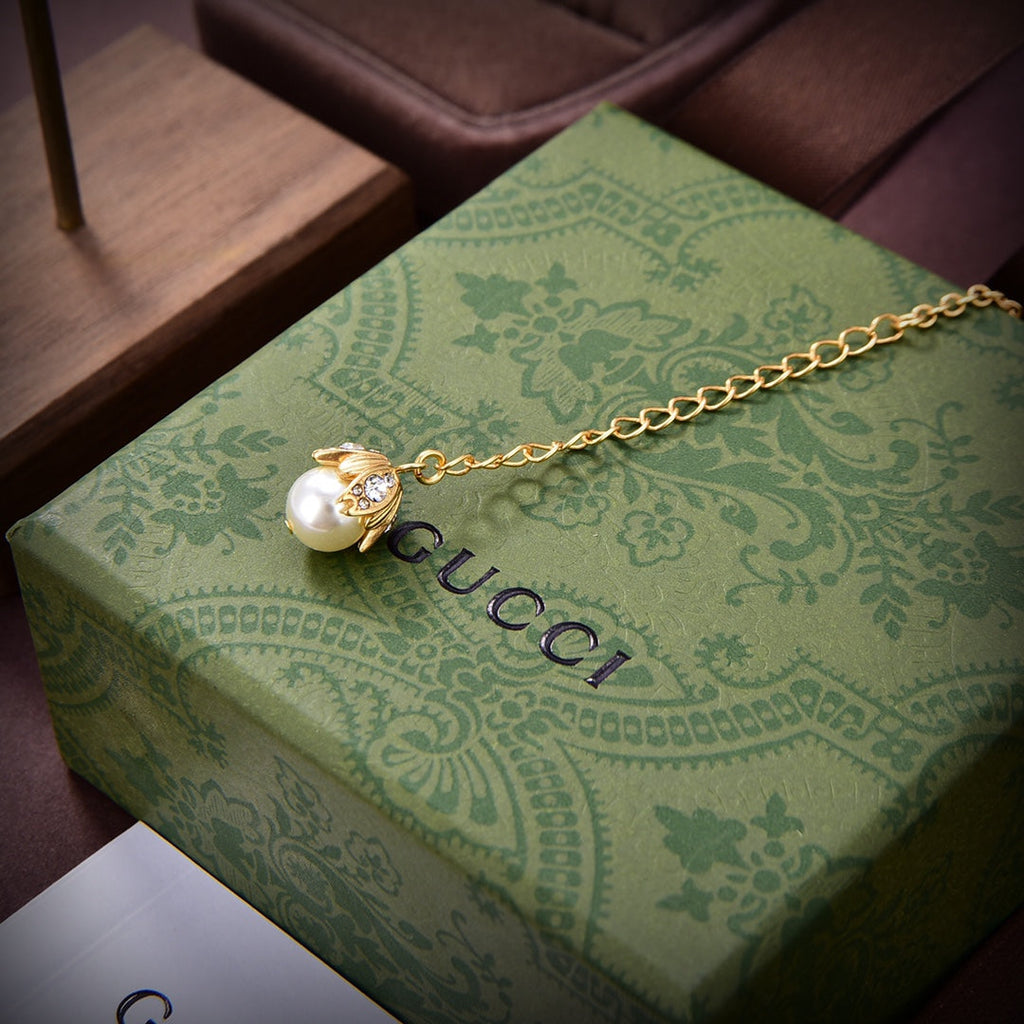 18K Double Gucci Logo Plaque Embellished Pearl Necklace