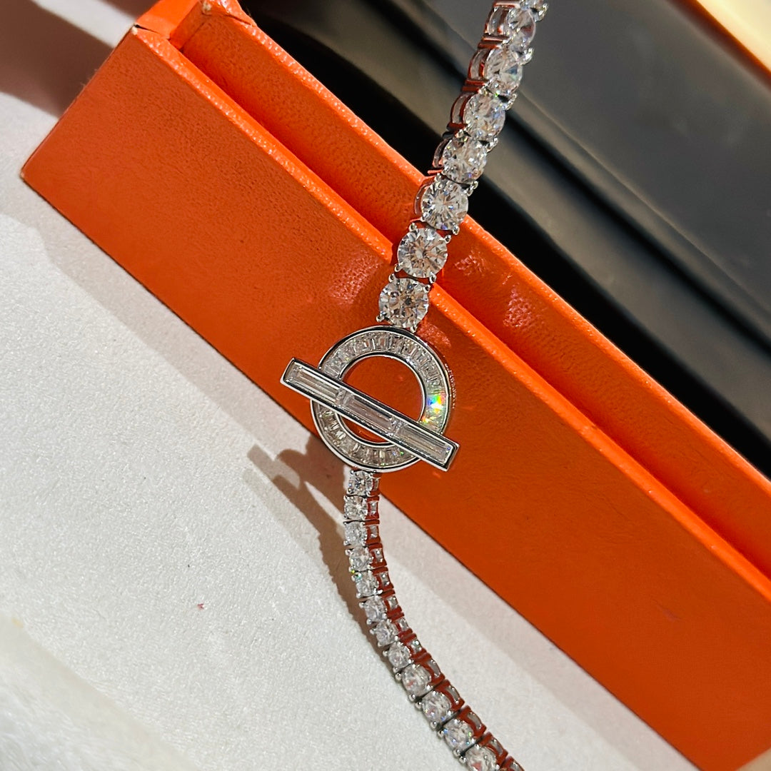18K Finesse Link Diamond Hermes Bracelet