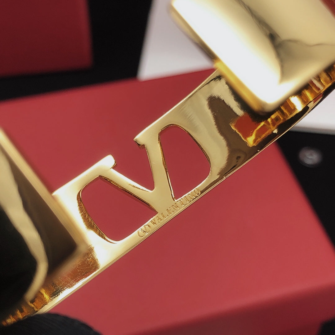 18K Valentino Cuff Bracelet