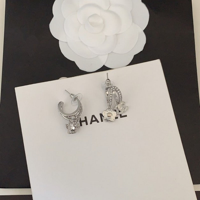 18K  Chanel Flower Diamond Earrings