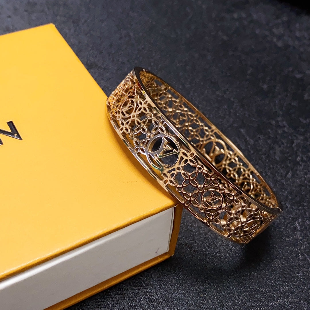 18K Louis Vuitton Hollow Bracelet