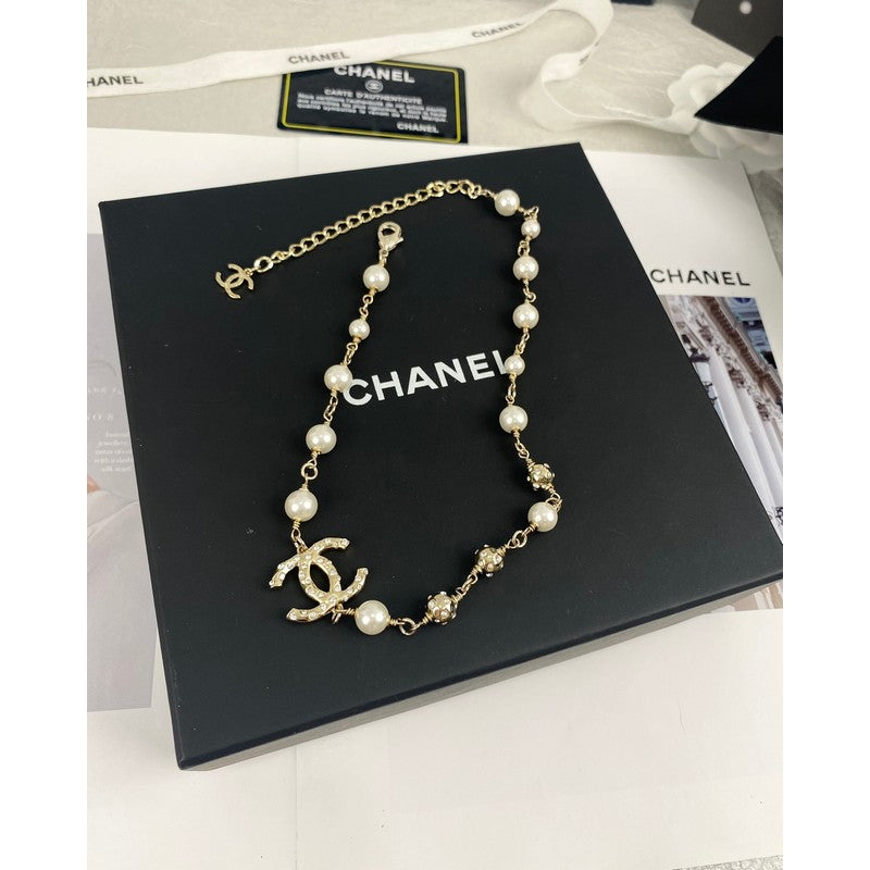 18K  Chanel White Pearls Necklace