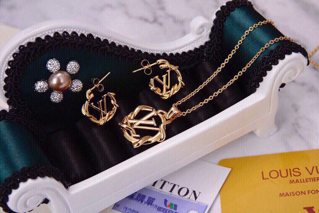18K Louis Vuitton Garden Louise Necklace
