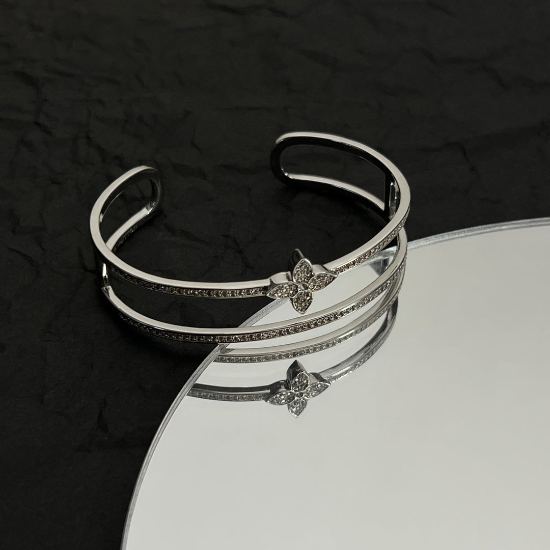 18K Louis Vuitton Idylle Blossom Two-Row Bracelet