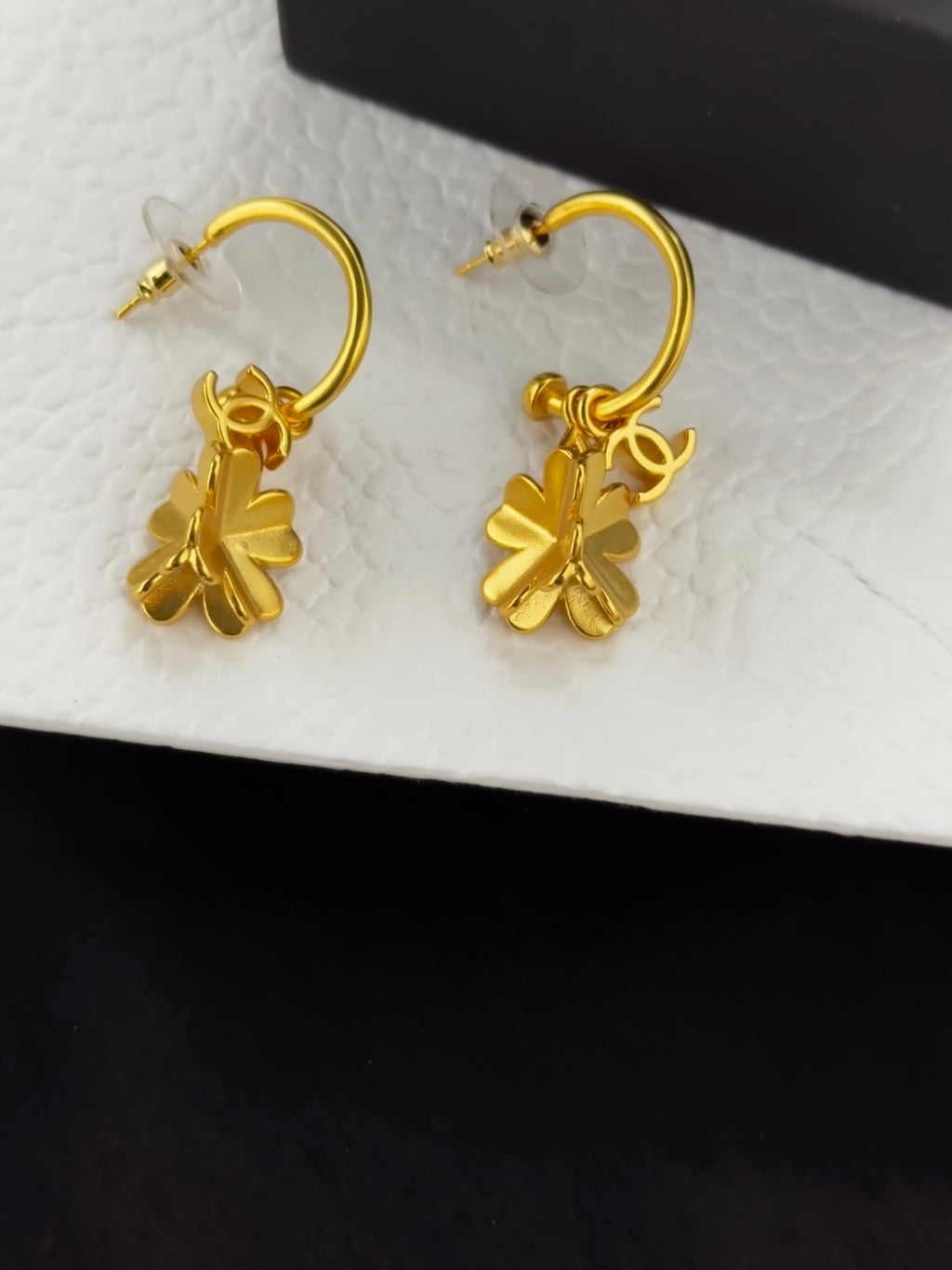 18K  Chanel Flowers Earrings