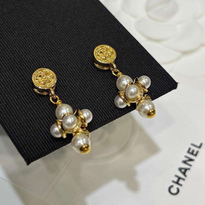 18K  Chanel Grape Pearl Gold Earrings