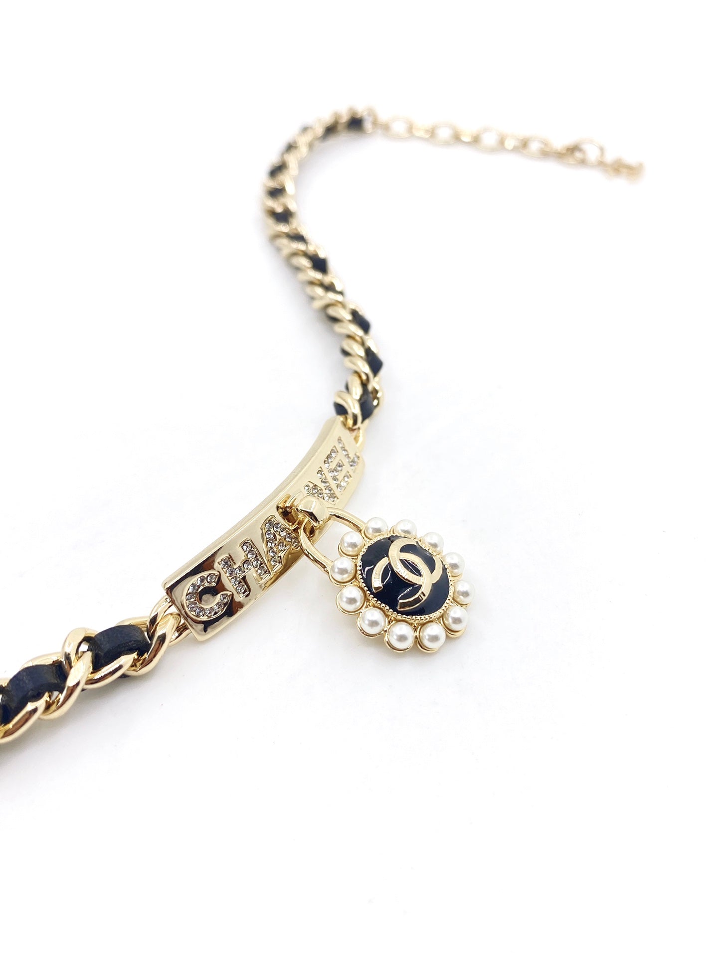 18K  Chanel Pearls Choker Necklace