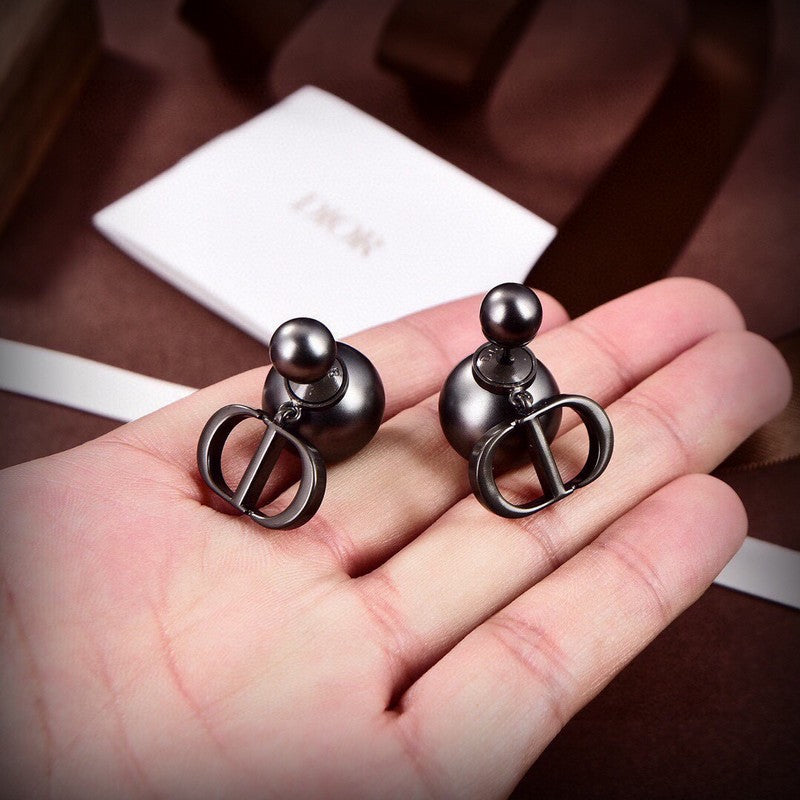 18K Dior Tribales Grey Pearl Earrings