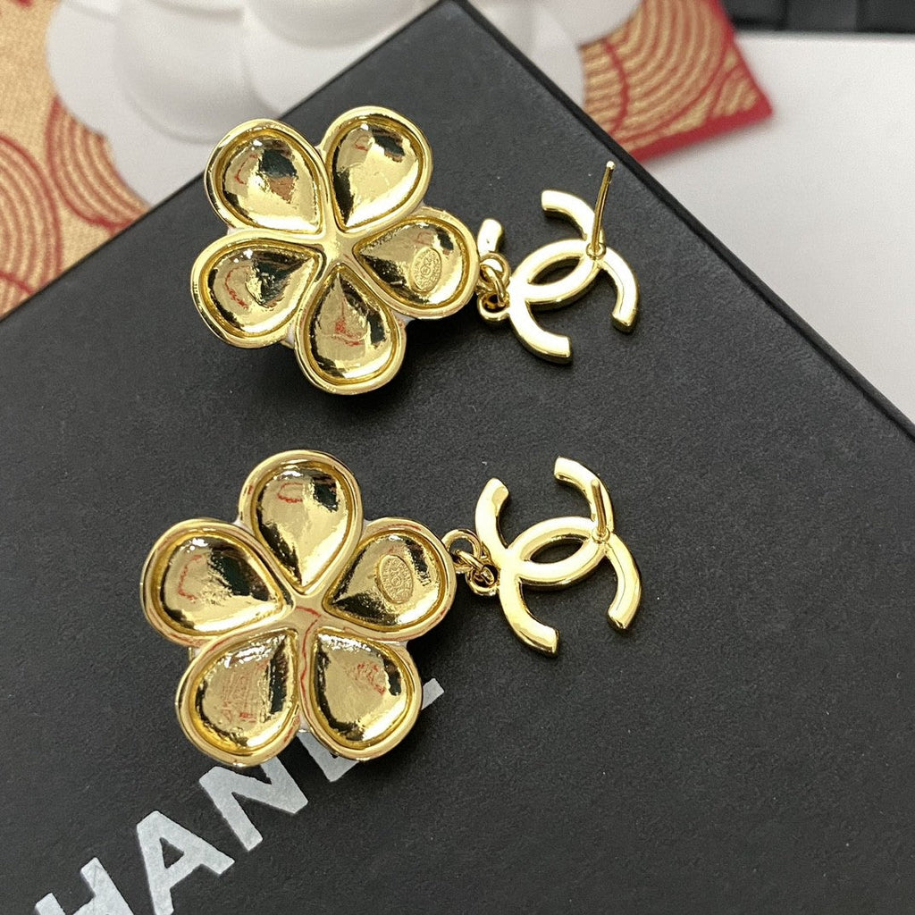 18K  Chanel Flower Pearl Earrings