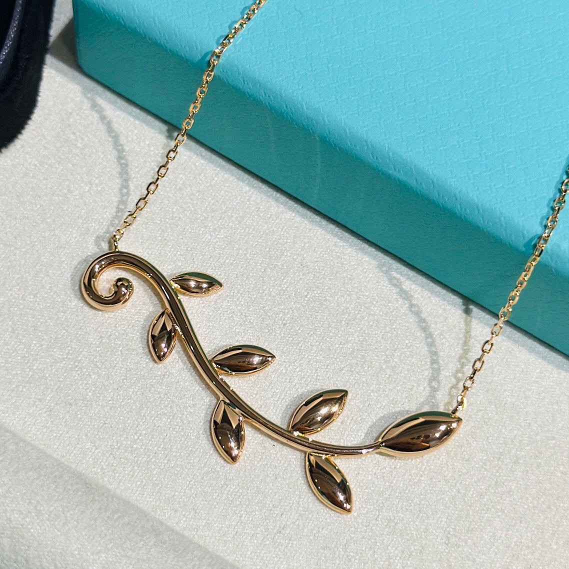 18K Tiffany Olive Leaf Vine Pendant Necklace