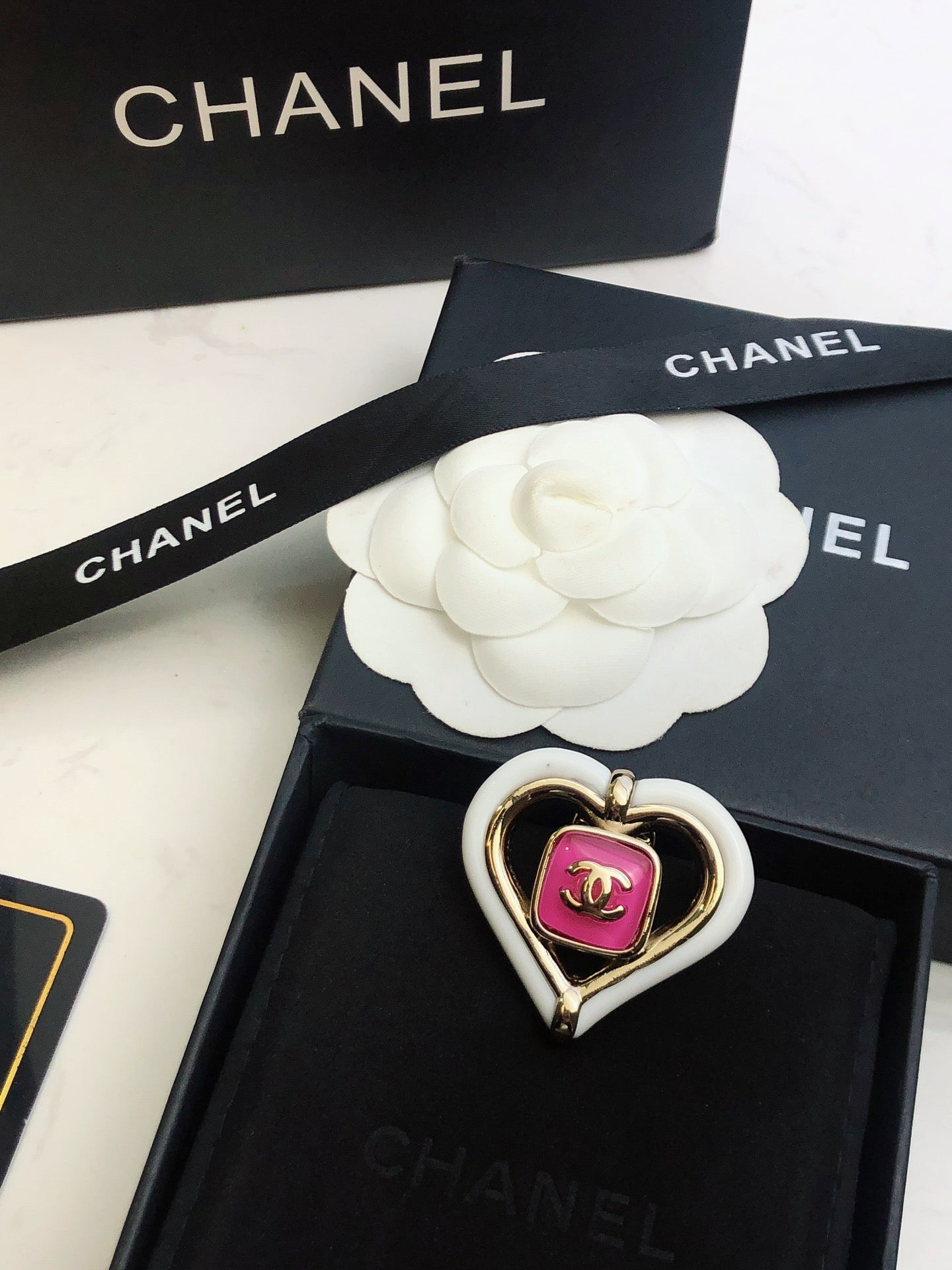 18K  Chanel Heart Brooch