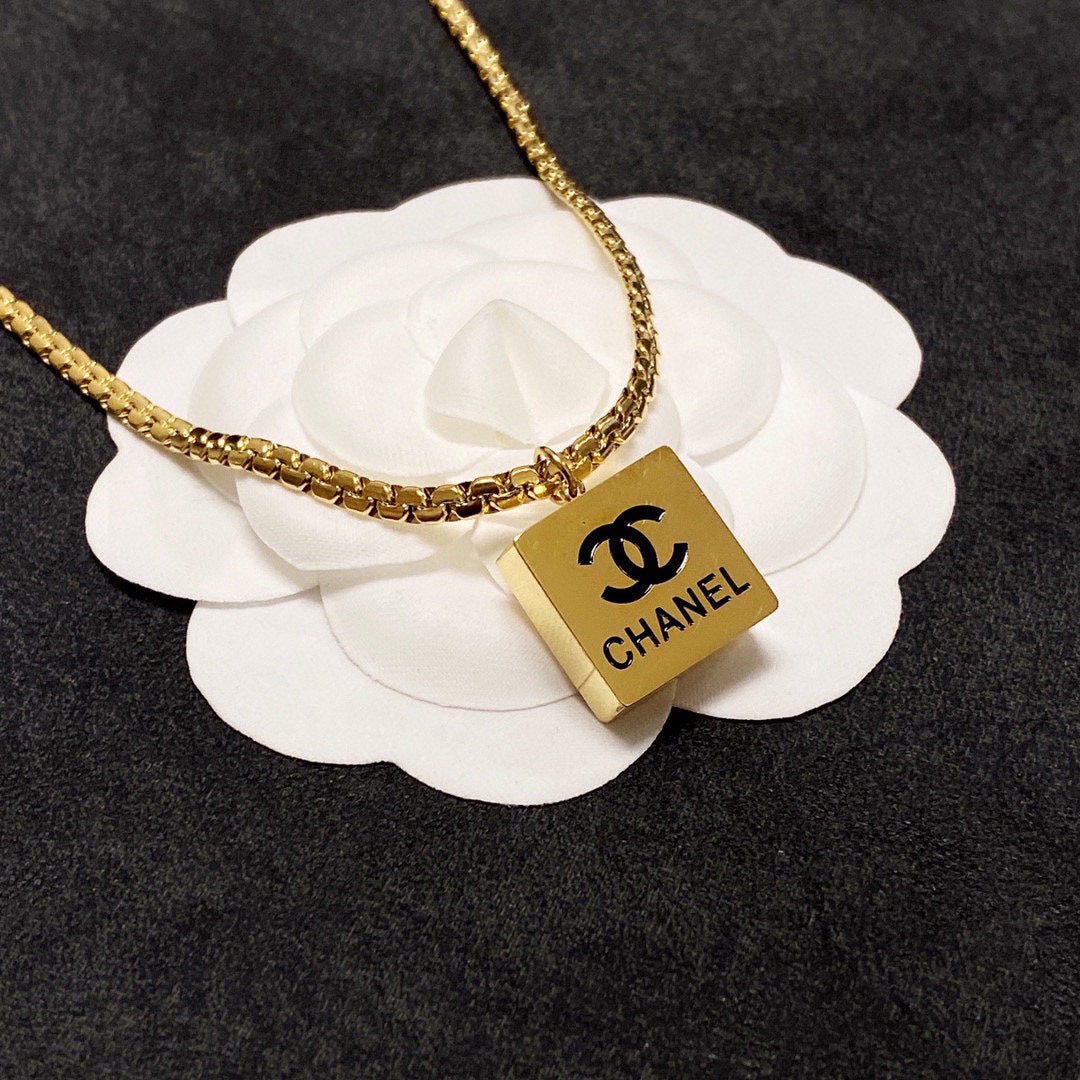 18K  Chanel Pendant Necklace
