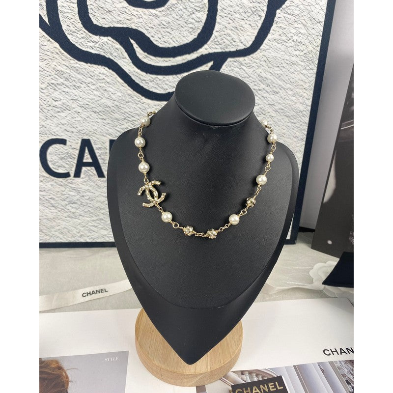18K  Chanel White Pearls Necklace