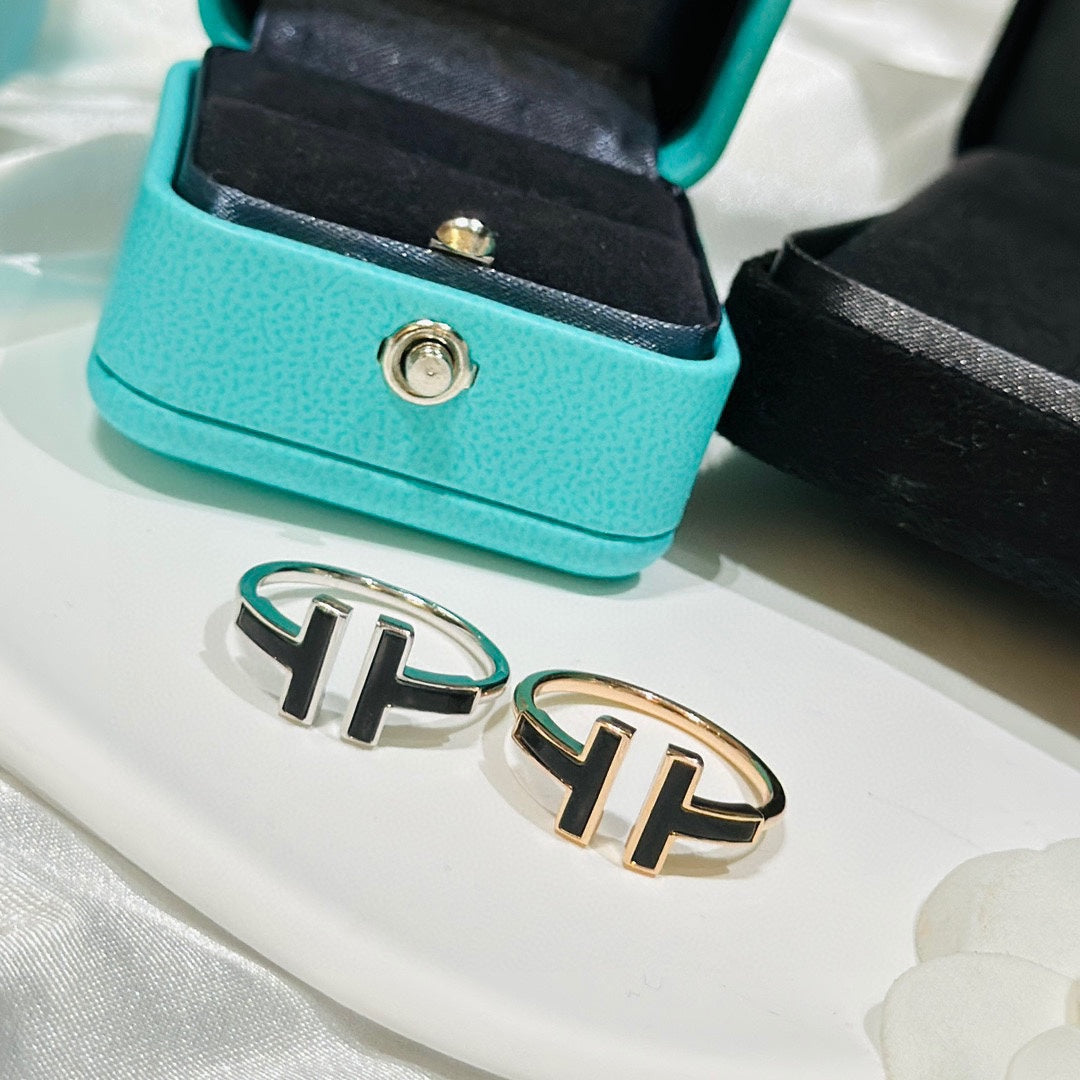 18K Tiffany Black Onyx Wire Ring