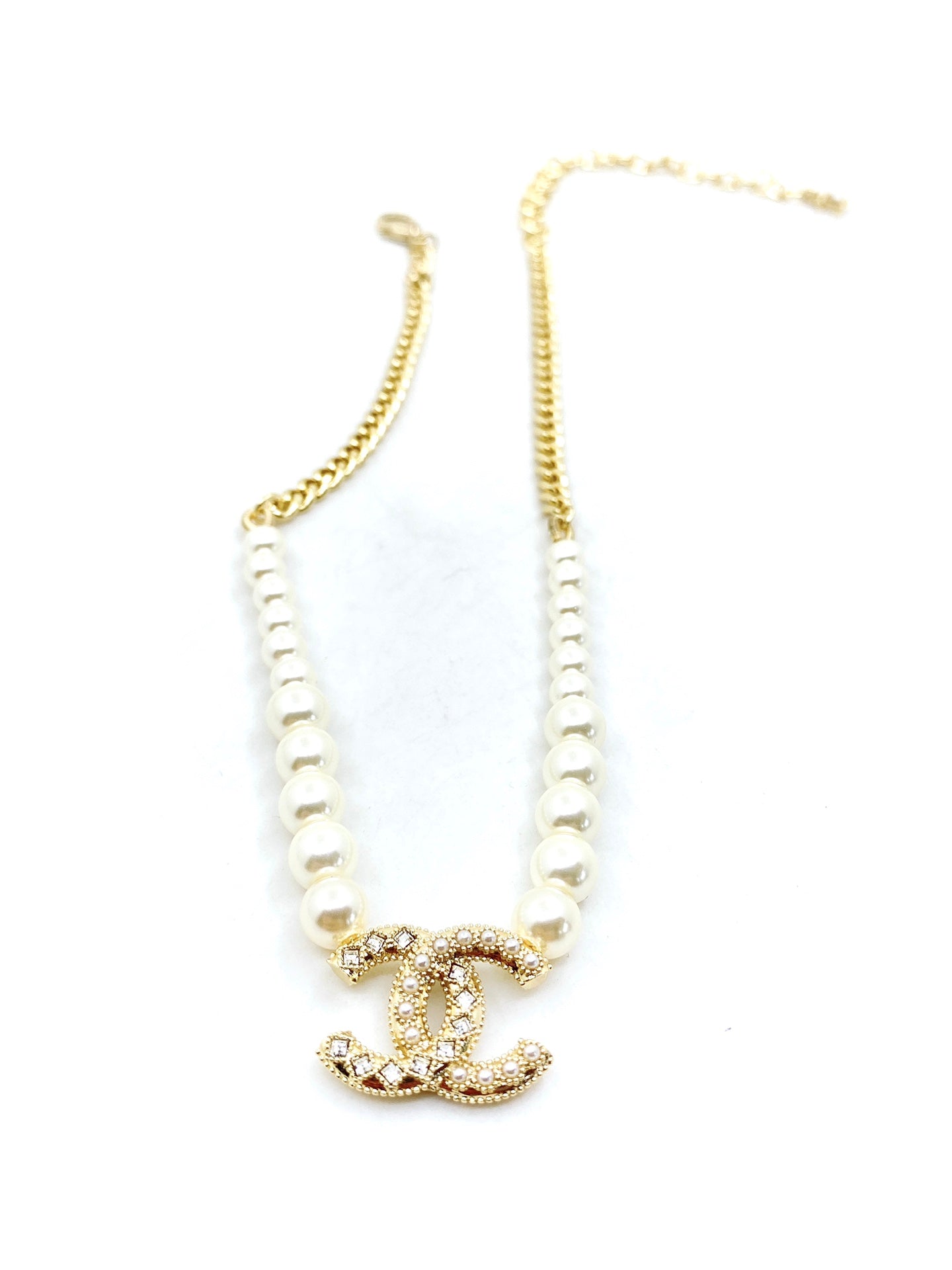 18K  Chanel Pearls Choker Necklace