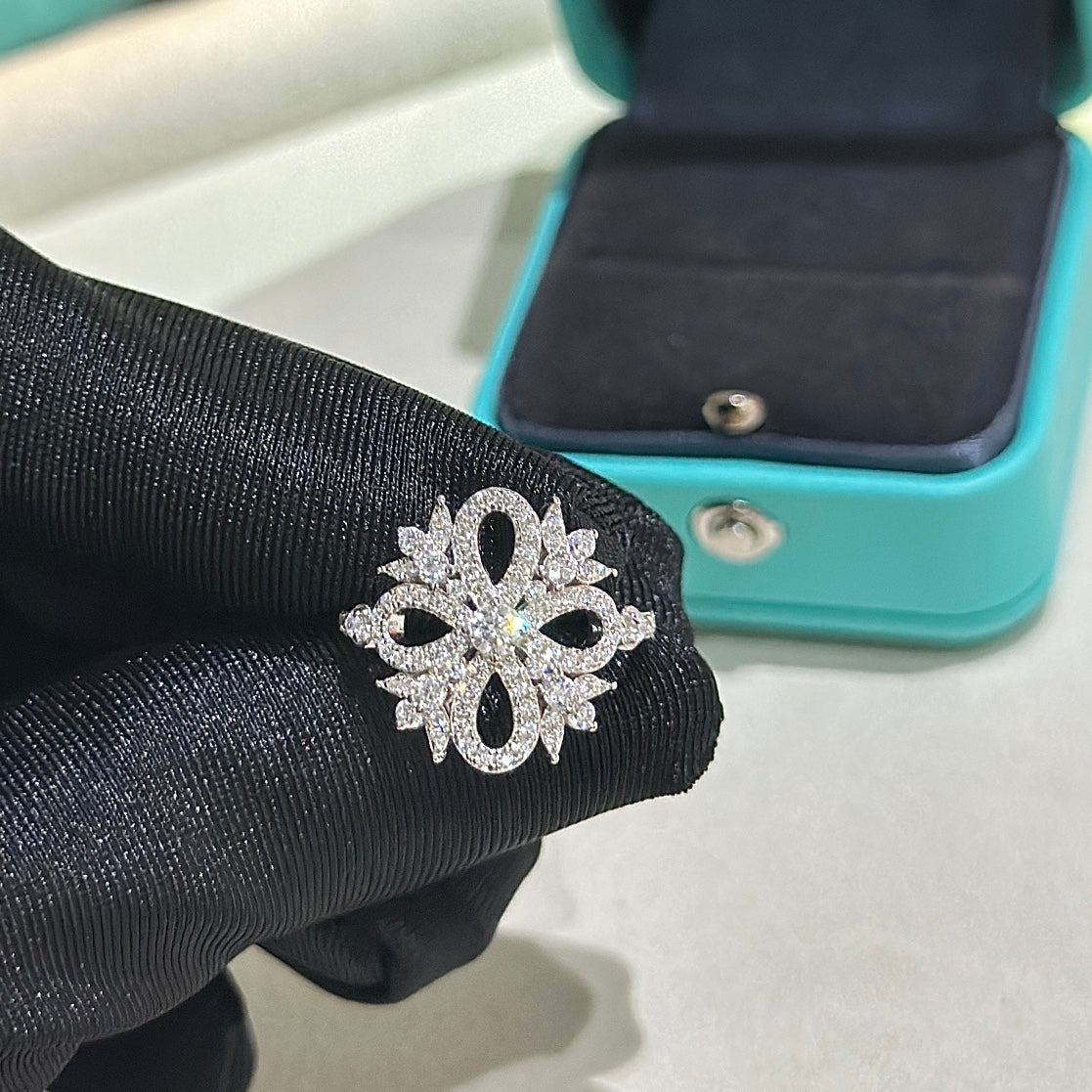 18K Tiffany Vinatge Flower Ring