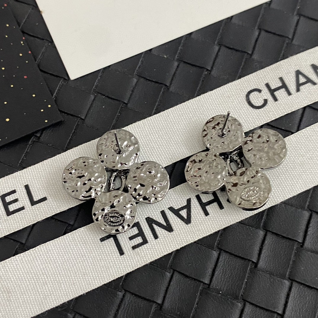 18K  Chanel Flower Crystals Earrings
