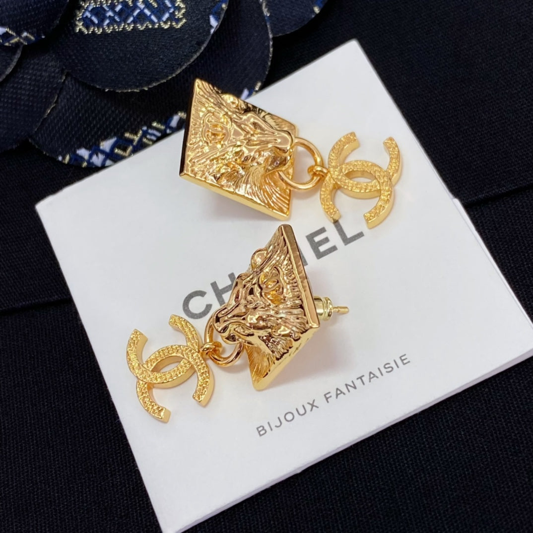 18K  Chanel Lion Sharp Earrings