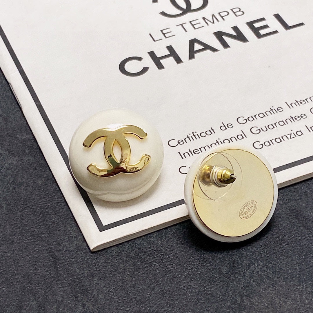 18K  Chanel Pearl Round Earrings