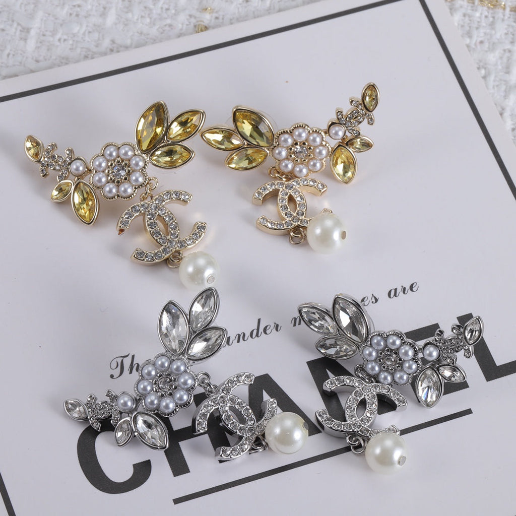 18K  Chanel Flower Crystals Earrings
