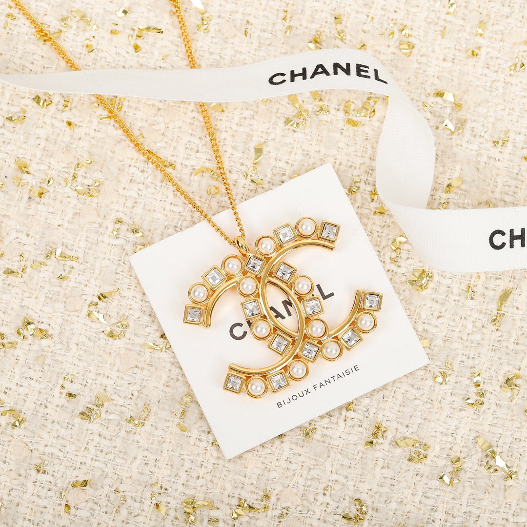 18K  Chanel Vintage Necklace