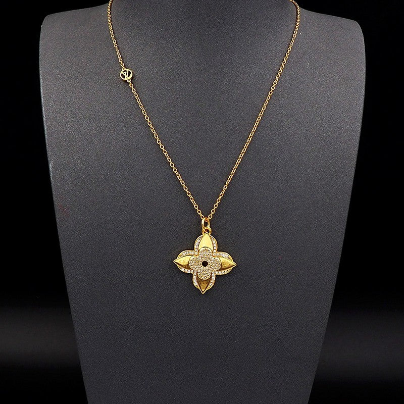 18K Louis Vuitton Medaillon Necklace