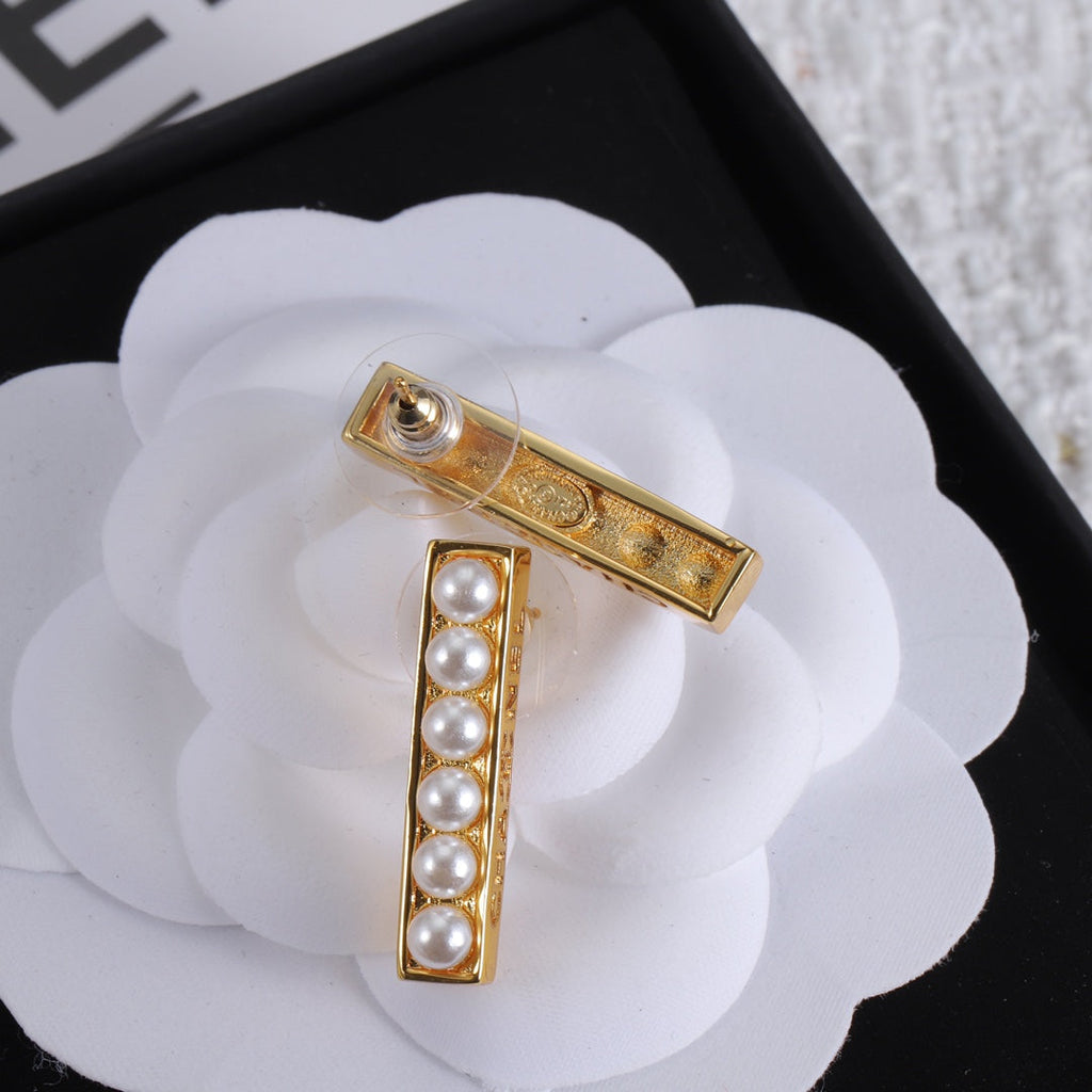 18K  Chanel Pearls Earrings