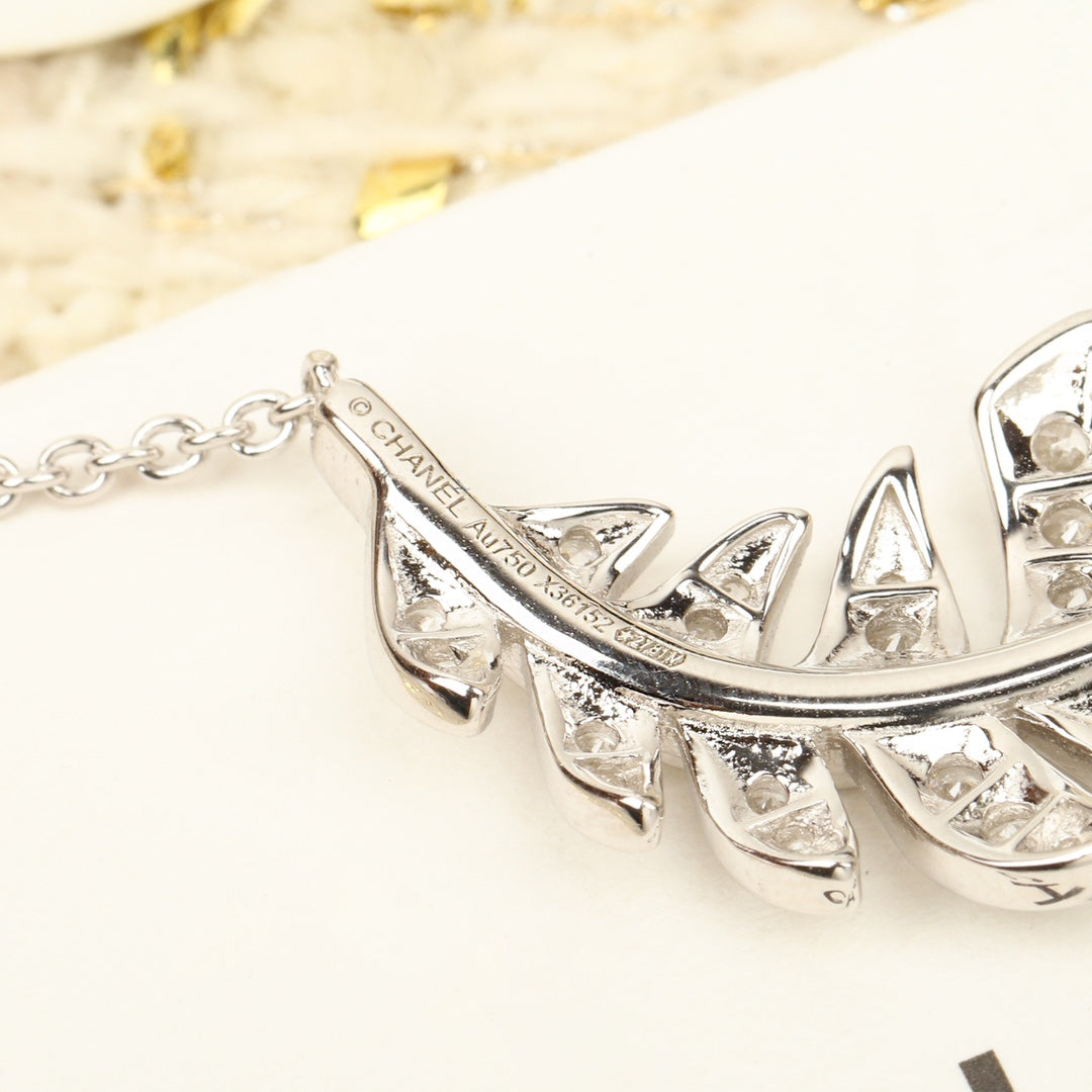 18K  Chanel Plume De Necklace