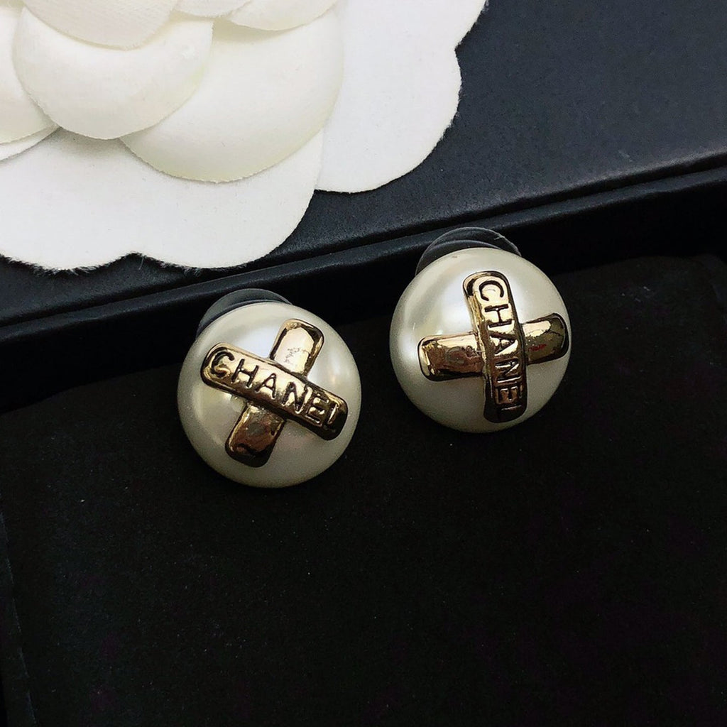 18K  Chanel Pearl Earrings