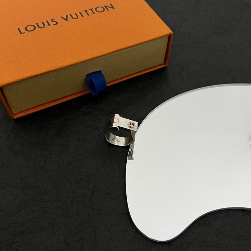 18K Louis Vuitton Lock Vintage Ring