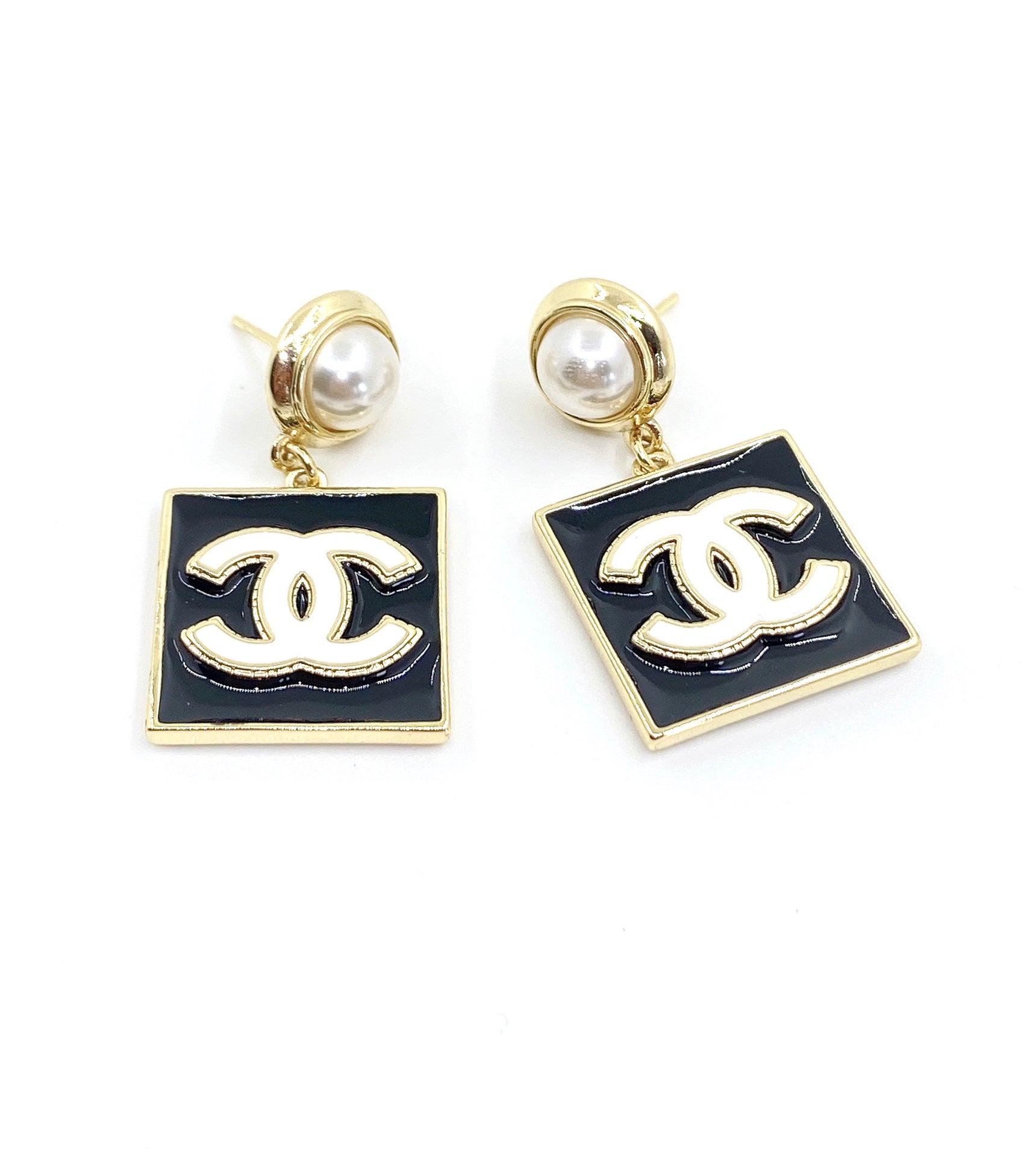 18K  Chanel Square Pearl Pendant Earrings