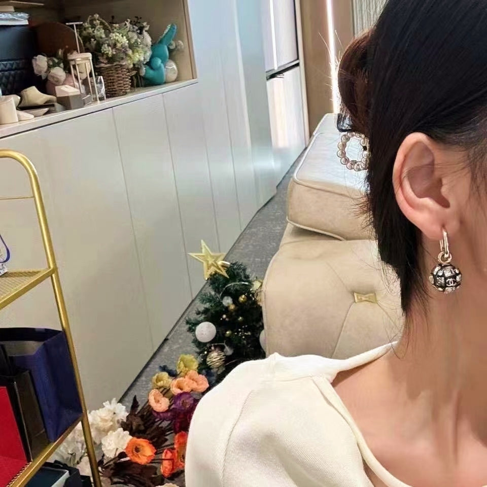 18K  Chanel Round Crystals Earrings
