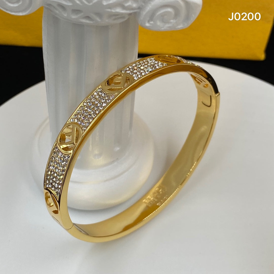18K Fendi Is Bracelet