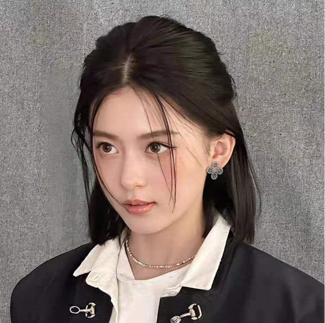 18K  Chanel Flower Crystals Earrings
