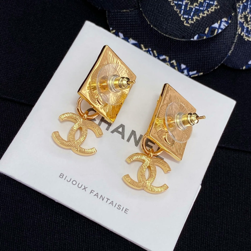 18K  Chanel Lion Sharp Earrings