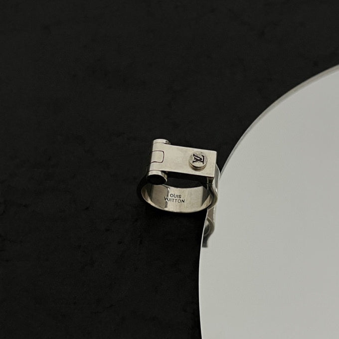 18K Louis Vuitton Lock Vintage Ring
