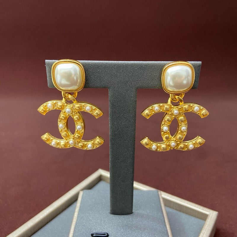 18K  Chanel Pearl Yellow Gold Earrings