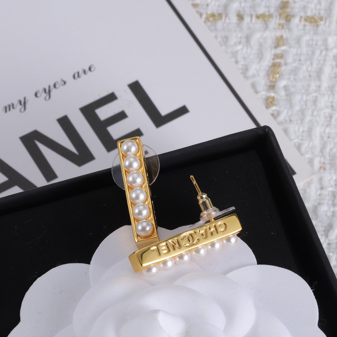 18K  Chanel Pearls Earrings