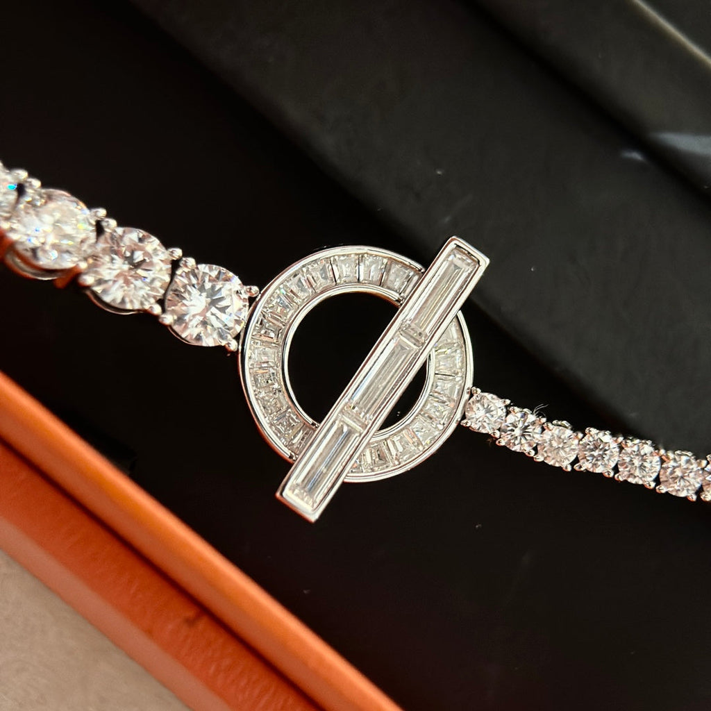 18K Finesse Link Diamond Hermes Bracelet