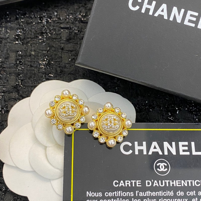 18K  Chanel Pearls Earrings