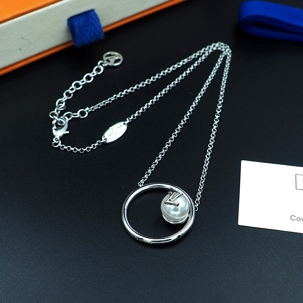 18K Louis Vuitton Eclipse Pearls Necklace