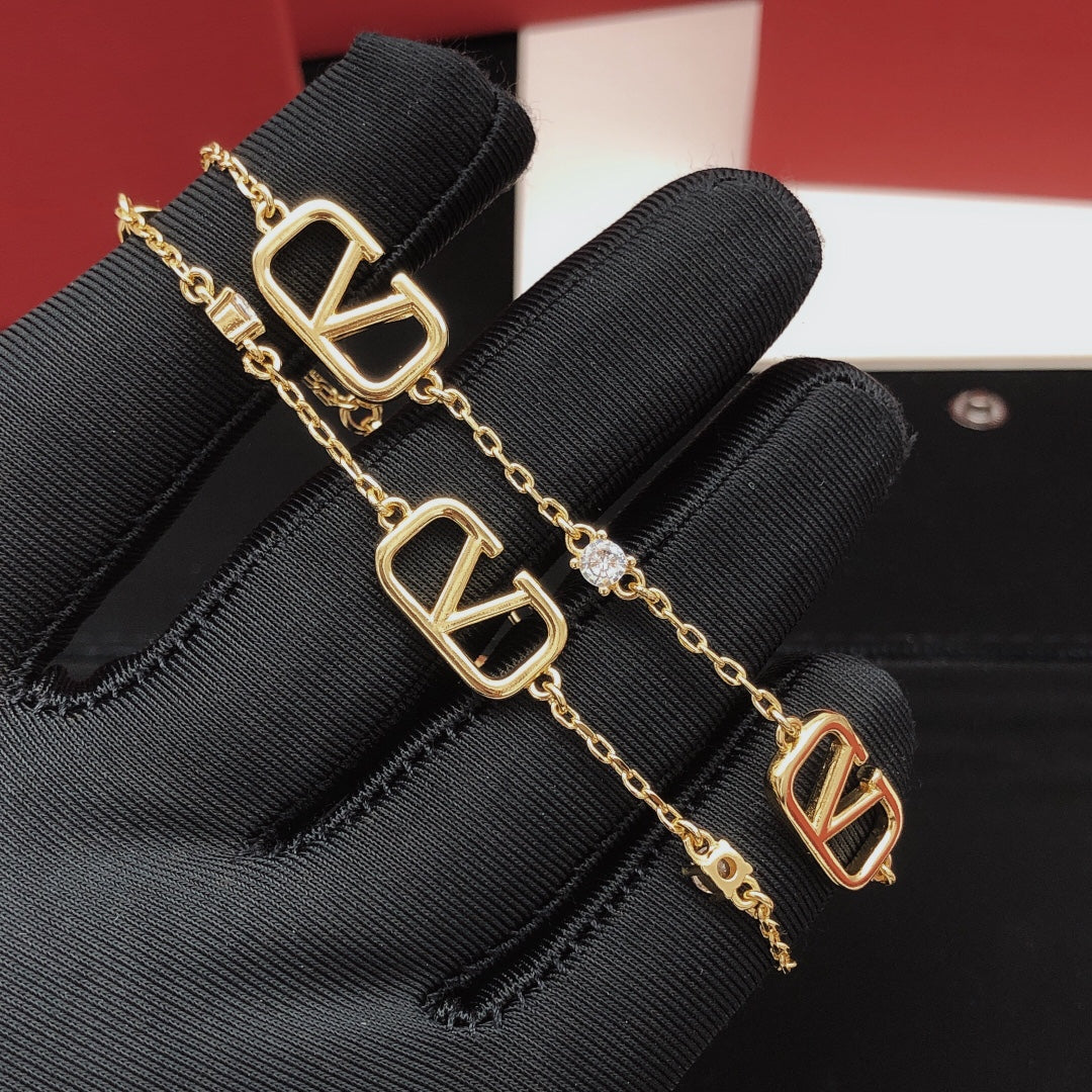 18K Valentino Long Diamonds Necklace