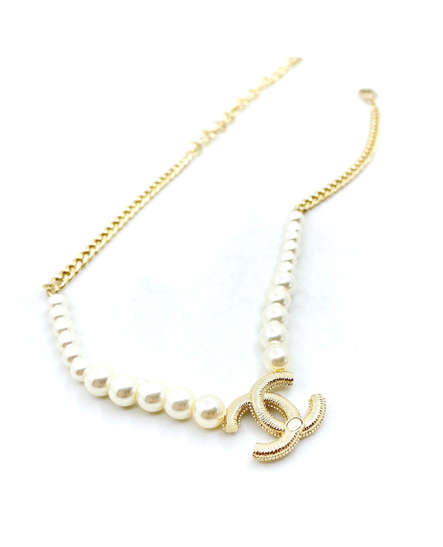 18K  Chanel Pearls Choker Necklace
