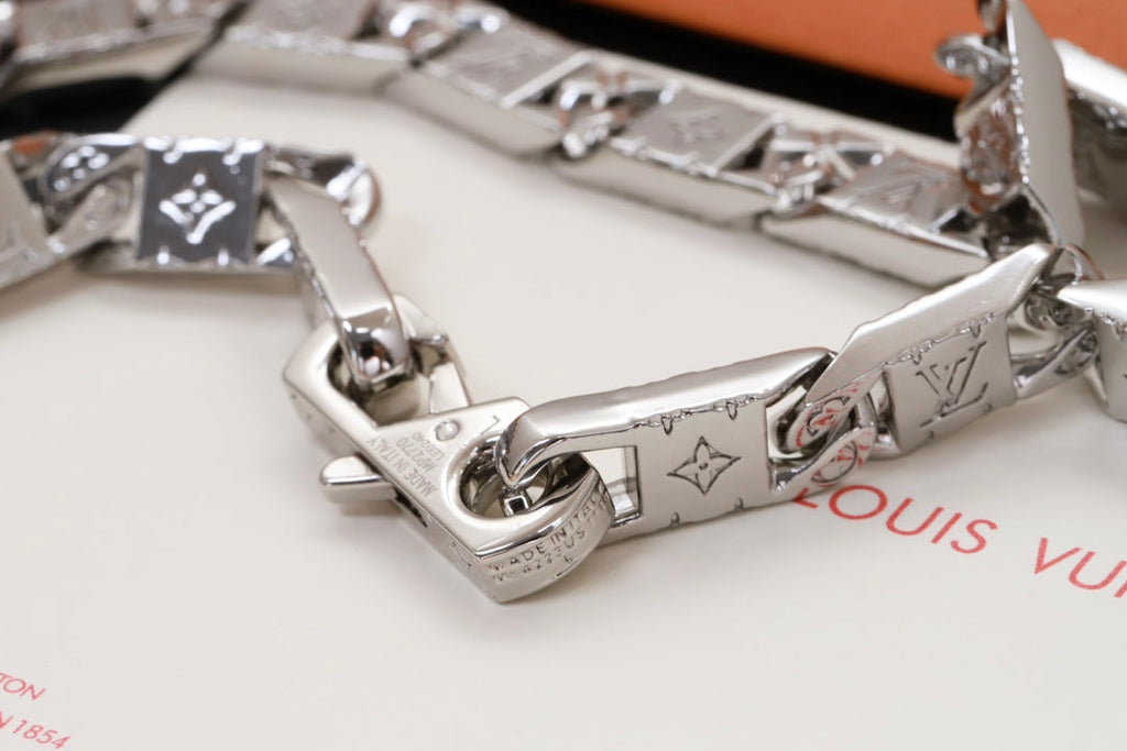 18K Louis Vuitton Monogram Tied Up Necklace